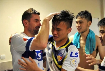 Cựu tuyển thủ Tây Ban Nha rơi lệ khi chia tay Thái Sơn Nam