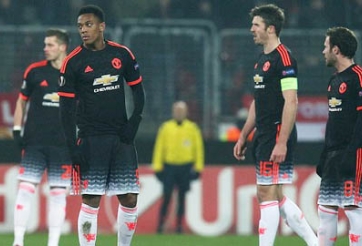 Thi đấu bết bát, MU thua đội bóng tí hon tại Europa League