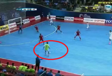 VIDEO: Thủ môn Iran bỏ cả khung thành để quyết tâm vùi dập Việt Nam