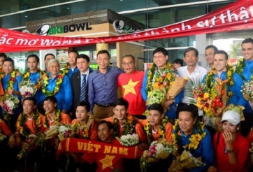 Tuyển futsal VN về nước sau chiến tích tại AFC Futsal Championship 2016