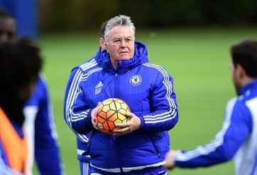 Cầu thủ Chelsea đồng lòng muốn giữ Hiddink