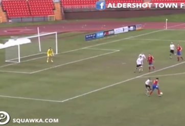 VIDEO: Ngả mũ trước pha bóng đẳng cấp ở giải nghiệp dư Brazil