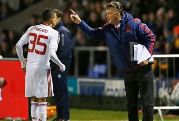 Tiết lộ: Van Gaal tra khảo từng cầu thủ MU