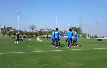 VIDEO: Bài tập chuyền bóng độc đáo của Công Phượng và đồng đội