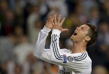 VIDEO: Pha bỏ lỡ đáng tiếc của Ronaldo trong tư thế không người kèm