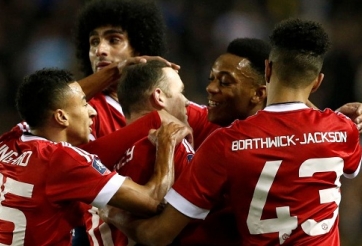 HLV Wenger bất ngờ tâng bốc sao Man Utd trước đại chiến