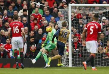 VIDEO: Tình huống Nacho Monreal đối mặt thủ thành De Gea