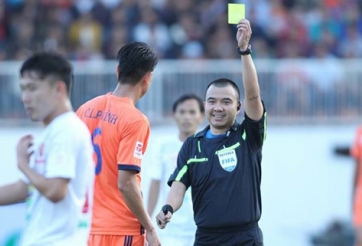 HLV Quốc Tuấn chỉ trích trọng tài sau trận thua của HAGL