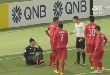 VIDEO: Bàn phản lưới nhà đáng tiếc của thủ môn Tấn Trường