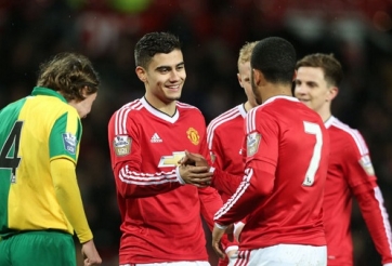 HLV Van Gaal đưa tin xấu về hàng tiền đạo Man Utd