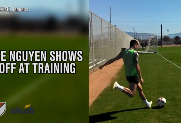 VIDEO: Lee Nguyễn trổ tài ghi bàn cực đỉnh từ phía sau cầu môn