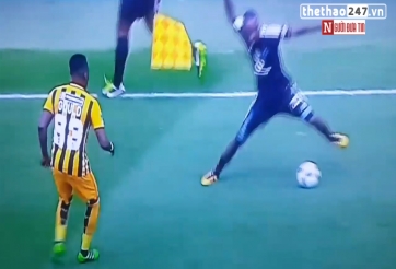 VIDEO: Kỹ thuật đi bóng 'ảo diệu' chưa từng thấy