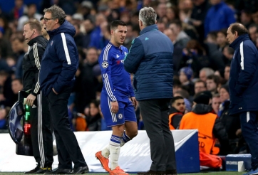 Eden Hazard bị la ó khi rời sân