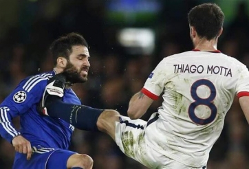 VIDEO: Thẻ vàng vô lý nhất trong sự nghiệp của Fabregas