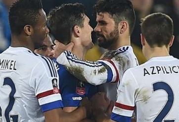 HLV Hiddink: Costa đã bị khiêu khích