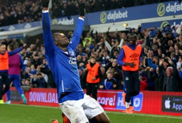 Lukaku vui mừng sau khi giúp Everton đả bại Chelsea