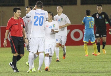 HLV Minh Đức: Trọng tài tự ngã, Văn Quyết bị oan