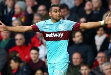 Sao West Ham ngỡ ngàng trước bàn thắng của chính mình trong trận gặp MU