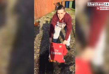 VIDEO: CĐV Arsenal đốt áo chửi rủa CLB sau trận thua Watford