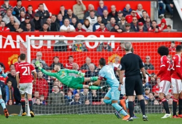 VIDEO: Lý do Scholes chỉ trích De Gea ở bàn thua trước West Ham