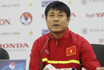 VIDEO: HLV Hữu Thắng bênh vực Văn Quyết vụ đẩy trọng tài