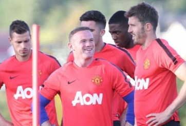 Van Gaal gặp sếp MU, nhiều sao có thể ra đường