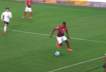 VIDEO: Pha đi bóng kiến tạo như Ronaldinho ở cúp C1 châu Á