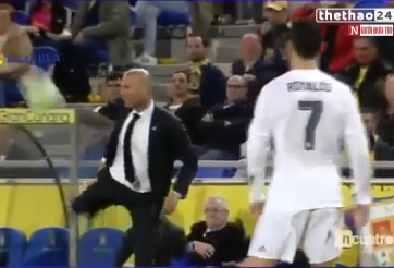 VIDEO: Khi HLV Zidane ngẫu hứng trổ tài trên đường biên