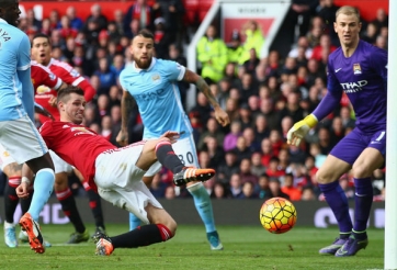 Man City vs MU, 23h00 20/3: Derby im tiếng súng