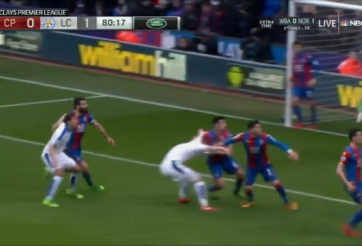 VIDEO: Tuyệt chiêu phòng ngự có 1 không 2 của hậu vệ Crystal Palace