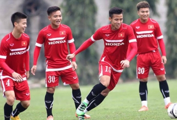 HLV Hữu Thắng không hài lòng với Ngọc Hải – Đình Luật