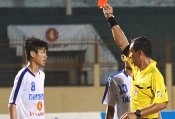 VCK U19 QG: Khi thẻ đỏ xuất hiện tại giải trẻ