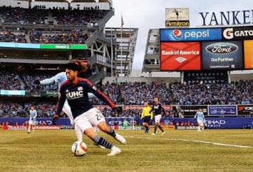 Lee Nguyễn chỉ cách chơi bóng tại Việt Nam trên FIFA