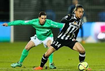 VIDEO: Cầu thủ gốc Lào đi bóng ghi bàn từ giữa sân ở Ligue 1