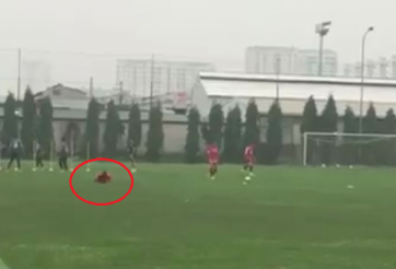 VIDEO: Xem Công Vinh tập hít đất nhanh chóng mặt trên sân tập