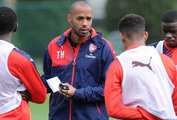 Henry dính nghi án ‘mua bằng’ huấn luyện viên