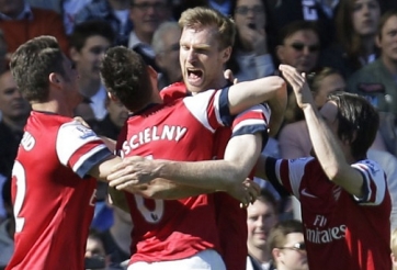 Rộ tin HLV Wenger sắp bán đội phó Arsenal