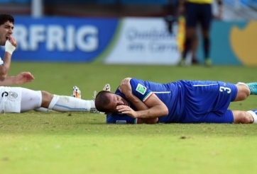 Suarez: ‘Có cắn người thôi mà bị phạt nặng hơn cả hút ma túy’