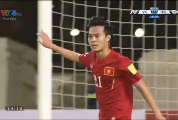 VIDEO: Pha bỏ lỡ đáng tiếc của Văn Toàn trong vòng cấm Đài Loan