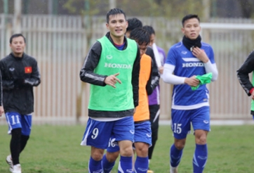 ĐT Việt Nam tập trong mưa, lạnh ở Iran