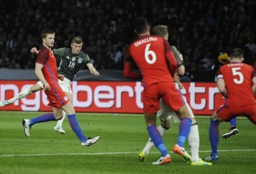 VIDEO: Siêu phẩm sút xa đẳng cấp của Toni Kroos vào lưới tuyển Anh