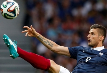 VIDEO: Giroud xử lý bóng tinh tế như Ronaldinho trong màu áo tuyển Pháp