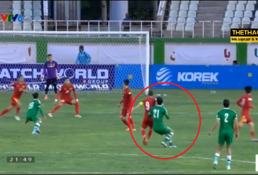 VIDEO: Tình huống đánh nguội lộ liễu của Công Vinh với cầu thủ Iraq