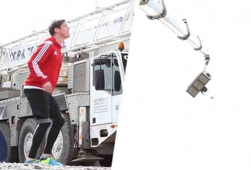 VIDEO: Chuyên gia freestyle phá kỷ lục khống chế bóng của Messi