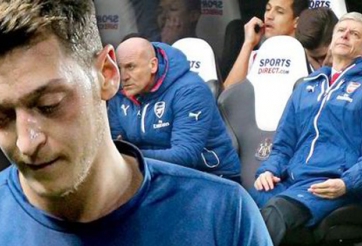 HLV Wenger thất vọng vì Ozil… đầu hàng quá sớm
