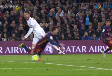 Tranh cãi: Messi ăn vạ hay Barca mất oan 1 quả penalty