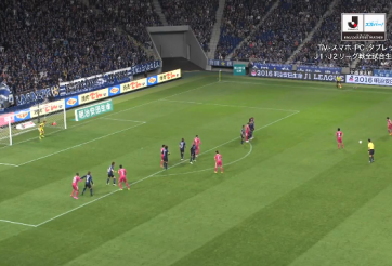 VIDEO: Siêu phẩm sút phạt của Nakamura ở tuổi 37