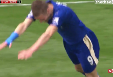 VIDEO: Hành động siêu hài của Vardy khi đối phương ăn vạ