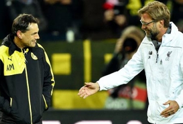 VIDEO: HLV Klopp tay bắt mặt mừng với những người cũ tại Dortmund