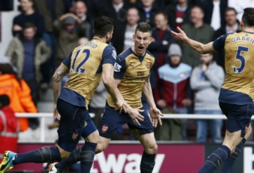 VIDEO: Koscielny gỡ hòa đầy kịch tính cho Arsenal